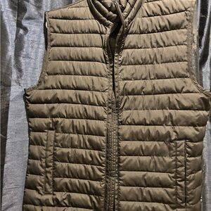 Gap S Men's Tan Quilted puffer vest